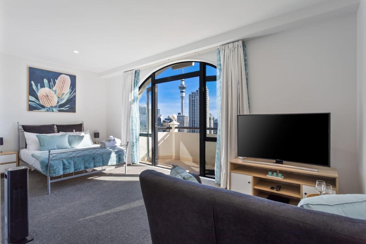 Stunning Sky Tower View Pool And Gym! Apartment *
